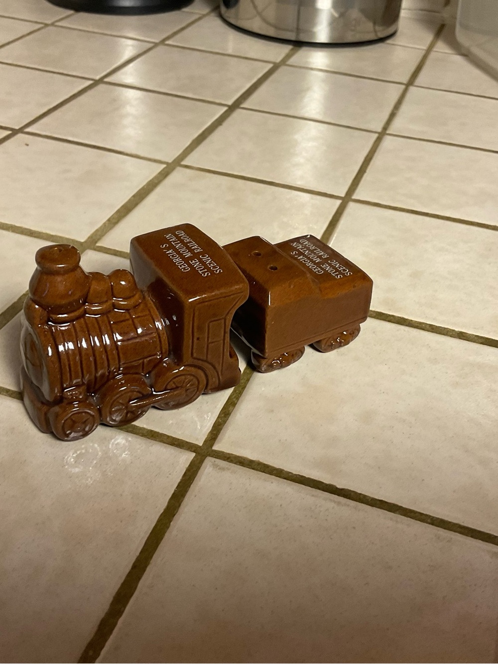 Salt & Pepper Shakers novelty vintage train Railroad Souvenir Locomotive‎